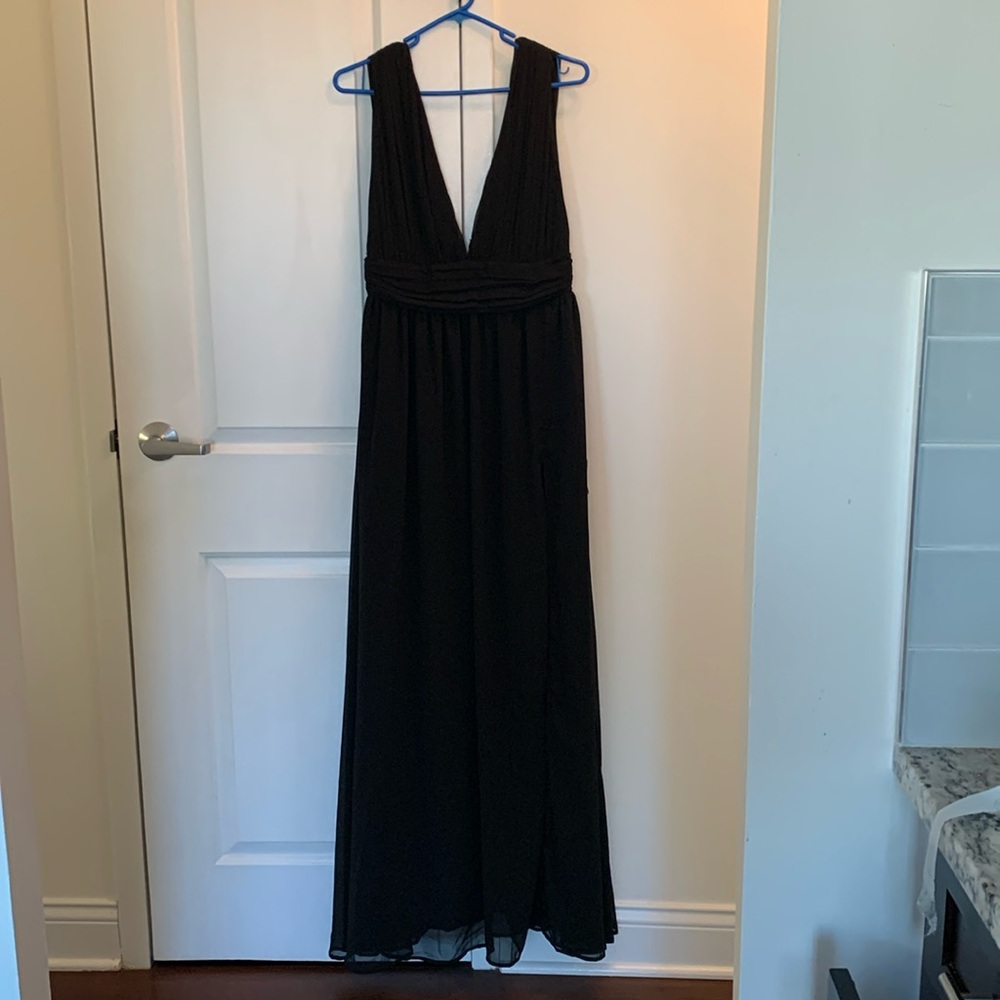 Black v neck formal dressss beautiful for clevage